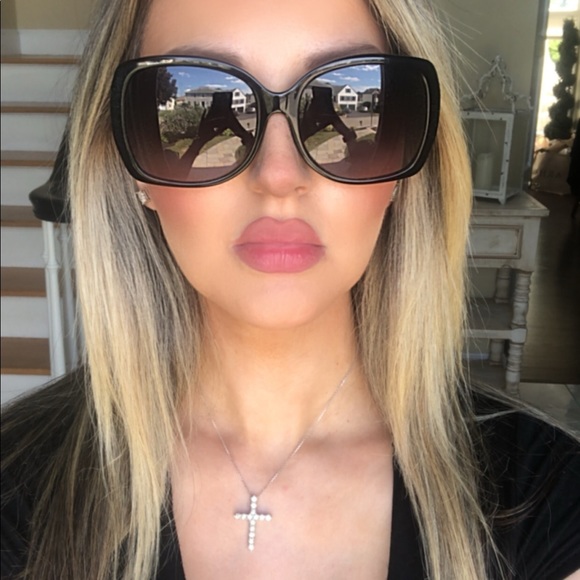 🔥NEW BURBERRY SUNGLASSES 🔥 - Picture 3 of 15